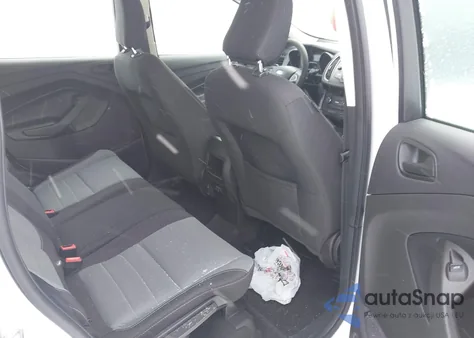 2019 Ford Escape S z USA, uszkodzony, nr VIN 1FMCU0F70KUB68573
